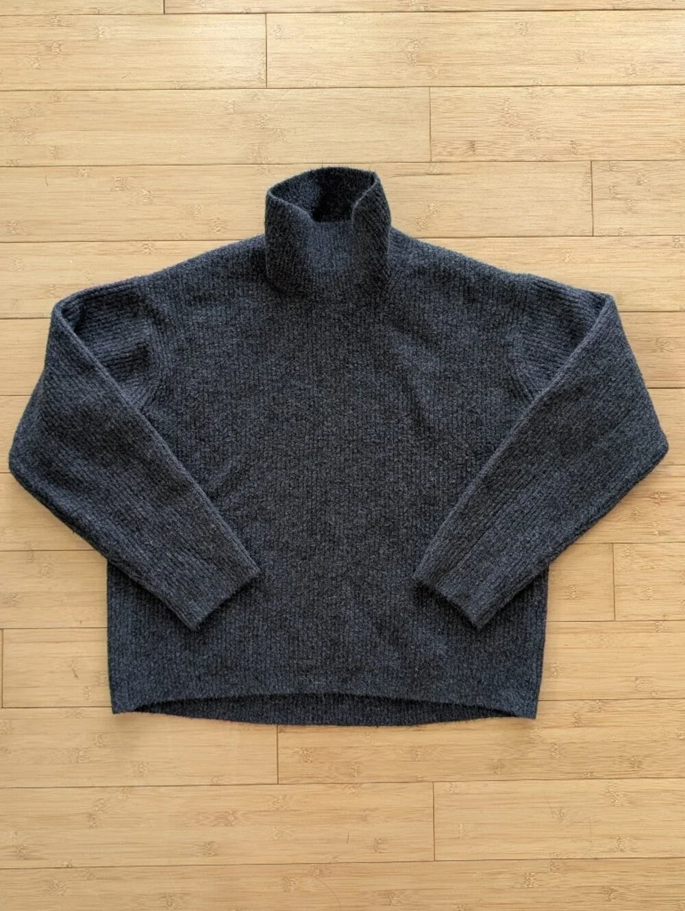 Uniqlo Dark Gray Souffle Yarn Wool Blend Turtleneck Sweater - Picture 2 of 8